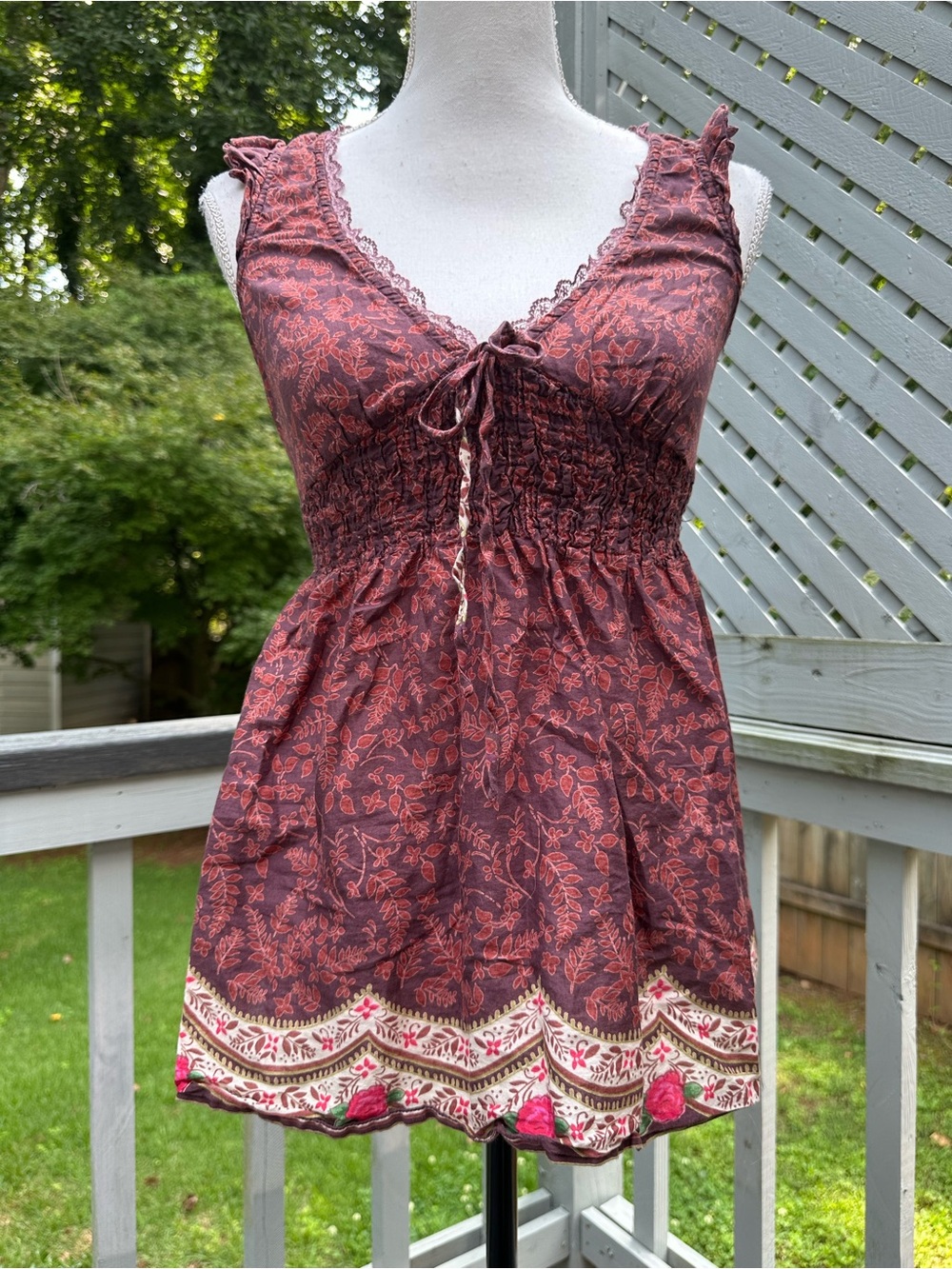 Stunning vintage Y2K Nolita Red & burgundy floral babydoll top with lace trim